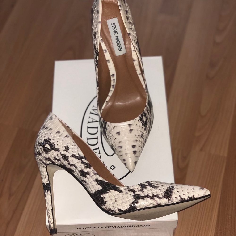 Steve Madden snakeskin pump
